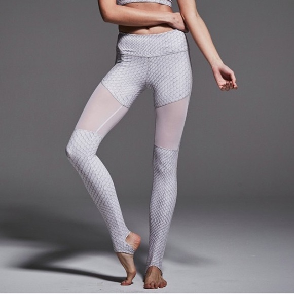 Varley Pants - Varley Gray Hillcrest Stirrup Python Snake Print Performance Leggings EUC Size S